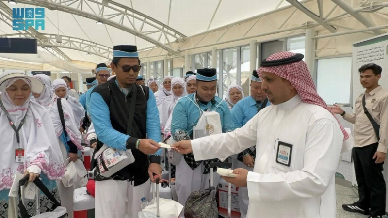“الشؤون الإسلامية” تقدّم (48,724) مطبوع إرشادي للحجاج بمطار المدينة
