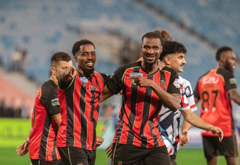 الرياض ينتفض ويخطف نقاط الفتح في رحلة الهروب من الهبوط