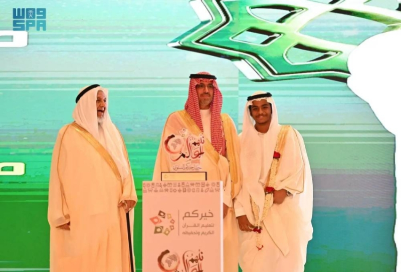 محافظ جدة يكرّم (2879) حافظًا وحافظة للقرآن بـ”خيركم”