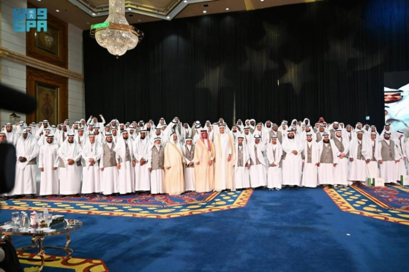 سعود بن جلوي يكرّم 2879 حافظًا وحافظة بجدة