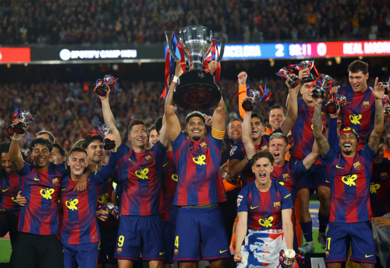 برشلونة يحسم لقب الدوري الإسباني بعد تغلبه على ريال مدريد بثنائية