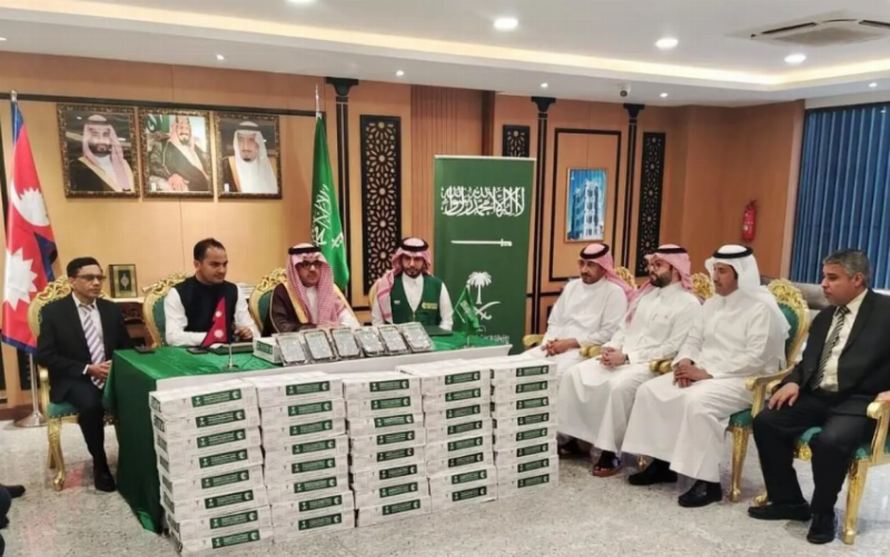 مركز الملك سلمان يسلّم 25 طنًا من التمور هدية المملكة لـ”نيبال”
