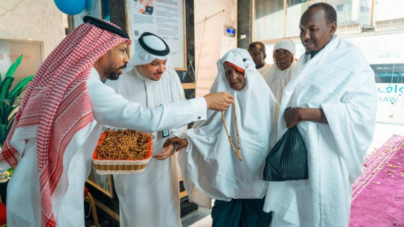 بالزمزم والهدايا والأناشيد… رحلات تستقبل الفوج الأول من حجاج تشاد