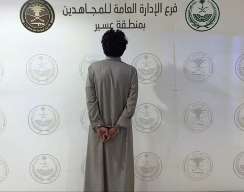 “دوريات المجاهدين” بمنطقة عسير تقبض على شخص لنقله 12 مخالفًا لنظام أمن الحدود