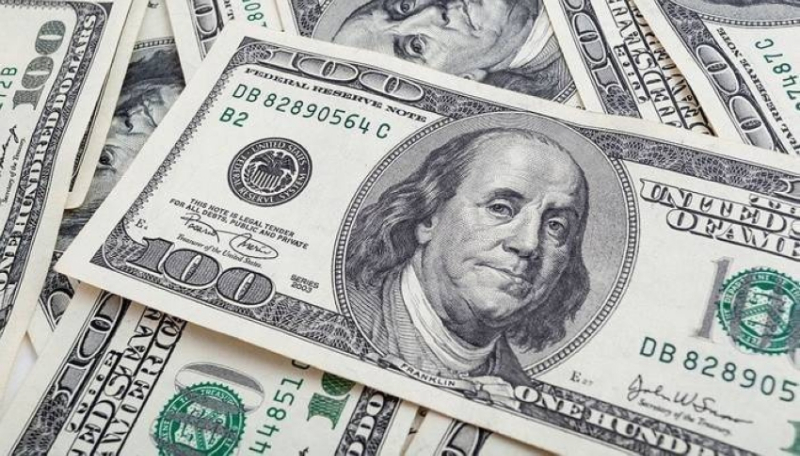الدولار يقترب من أعلى مستوى في أسبوع