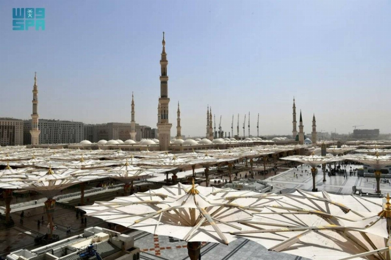 ساحات المسجد النبوي.. منظومة هندسية متكاملة لتلطيف الأجواء وخدمة الزائرين