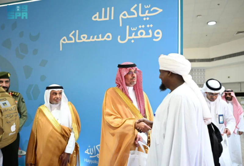 نيابةً عن نائب أمير منطقة مكة.. محافظ جدة يستقبل ضيوف الرحمن القادمين بحرًا من السودان بميناء جدة الإسلامي