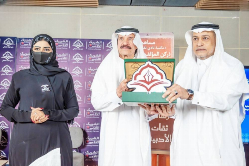 المالك يضيء أمسية “ثقات الثقافي” بجلسة “التجربة الصحفية”