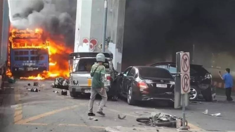 تايلاند.. مصرع (8) أشخاص إثر اصطدام قطار شحن بحافلة في بانكوك