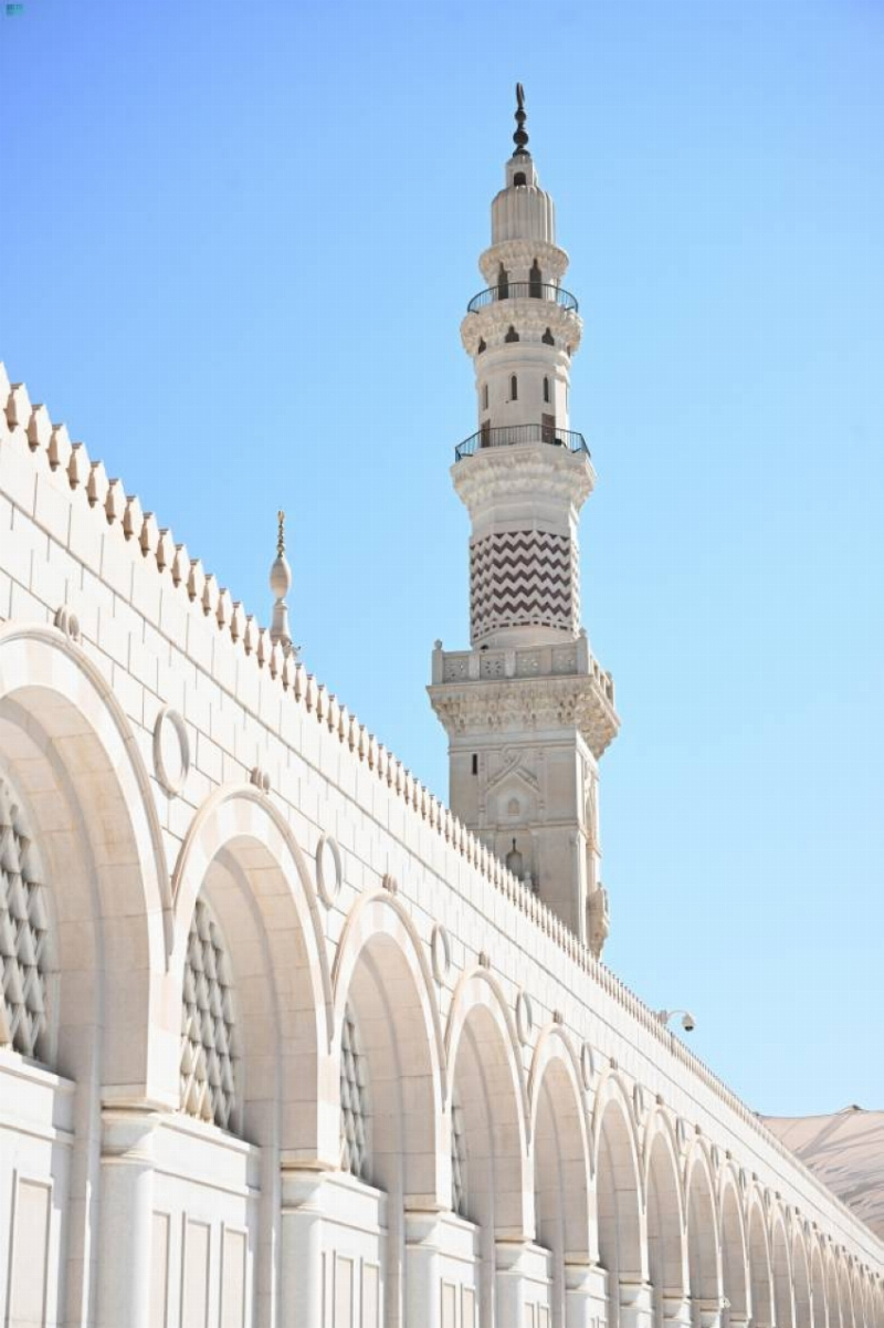 مآذن المسجد النبوي.. شواهد معمارية تصدح بنداء الأذان