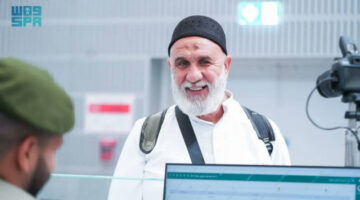 جوازات مطار الملك عبدالعزيز تستقبل أولى رحلات ضيوف الرحمن من أذربيجان