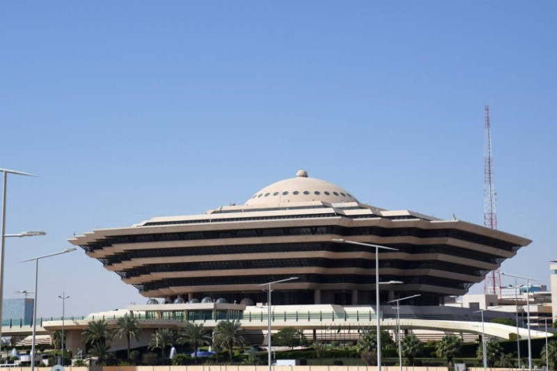 “الداخلية”: غرامة مالية تصل إلى 20.000 ريال بحق من يضبط مؤديًا أو محاولًا أداء الحج دون تصريح