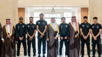 محافظ الأحساء يكرّم نادي هجر بمناسبة صعوده إلى دوري يلو