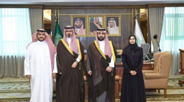 أمير جازان يطّلع على مبادرة التوعية بالمراجعة الداخلية بالإمارة