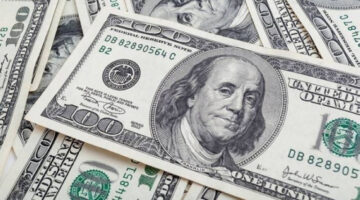 استقرار الدولار الأمريكي مقابل العملات الرئيسة