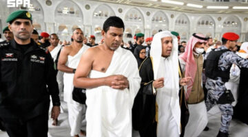 نائب رئيس جمهورية المالديف يؤدي مناسك العمرة