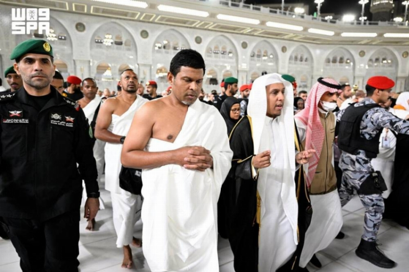 نائب رئيس جمهورية المالديف يؤدي مناسك العمرة