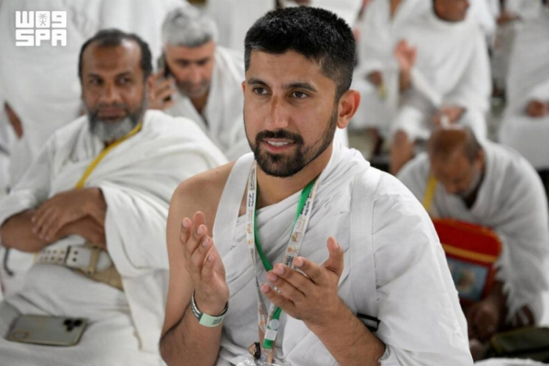 “ابتسامات الحجاج”.. لغة إنسانية تتوحد في رحاب المسجد الحرام