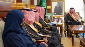 نائب أمير المدينة المنورة يطّلع على المنجزات والبرامج الأكاديمية والبحثية لجامعة طيبة