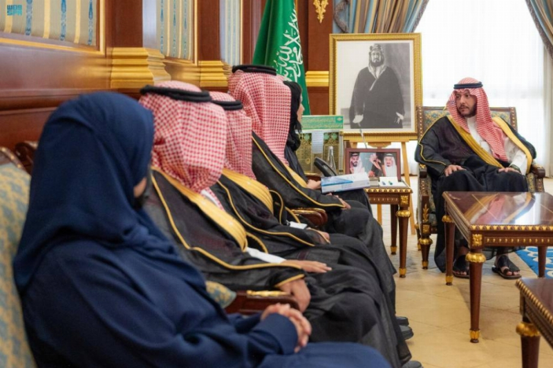 نائب أمير المدينة المنورة يطّلع على المنجزات والبرامج الأكاديمية والبحثية لجامعة طيبة