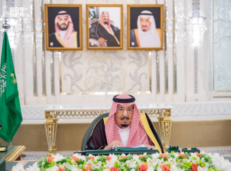 خادم الحرمين الشريفين يرأس جلسة مجلس الوزراء في جدة