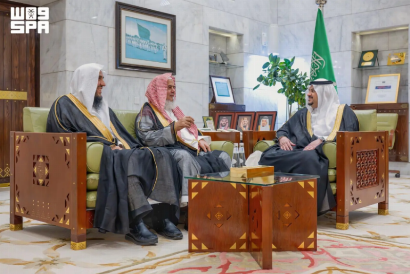 نائب أمير الرياض يطّلع على جهود وأعمال جمعية تحفيظ القرآن الكريم “مكنون”
