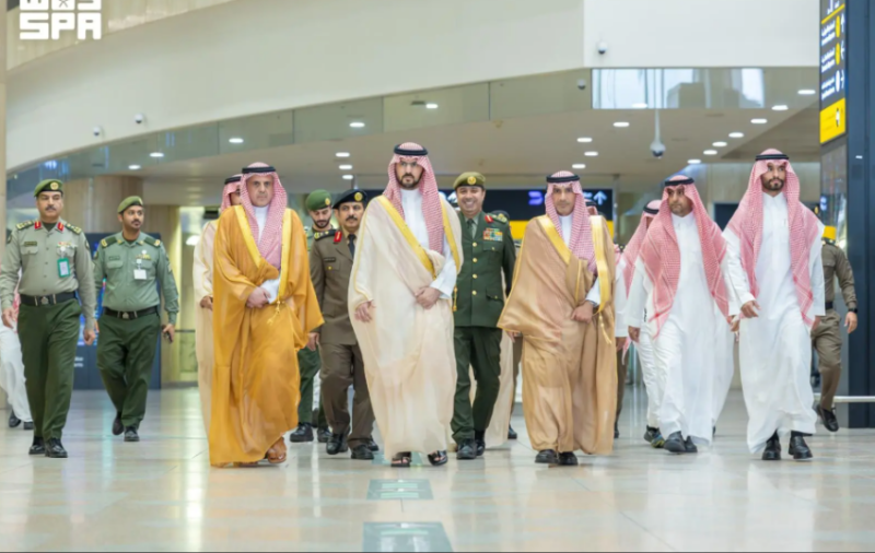 نائب أمير المنطقة الشرقية يتفقد جاهزية مطار الملك فهد الدولي لاستقبال ضيوف الرحمن