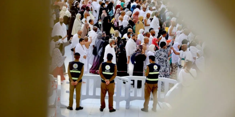 قوة الدفاع المدني بالحرم تواصل جهودها في خدمة ضيوف الرحمن