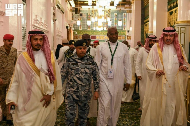 رئيس وزراء غينيا يزور المسجد النبوي