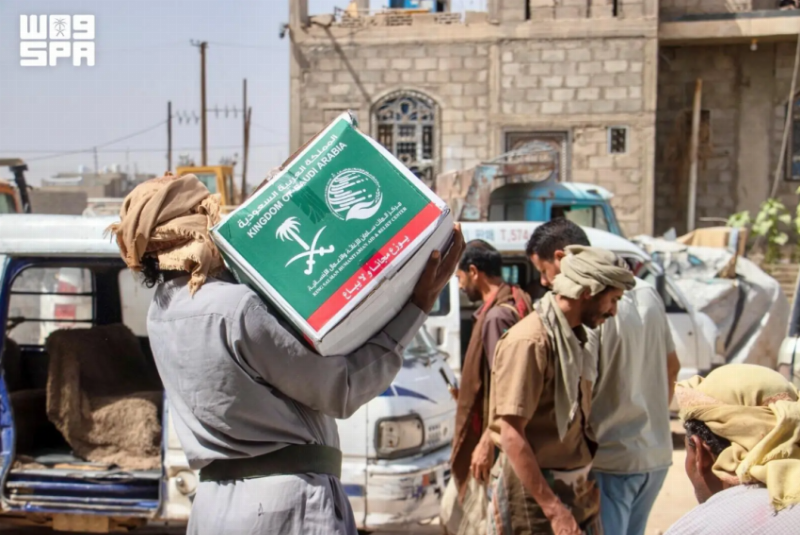 “سلمان للإغاثة” يوزّع 1,410 سلال غذائية في مديريتي الوادي والمدينة بمحافظة مأرب