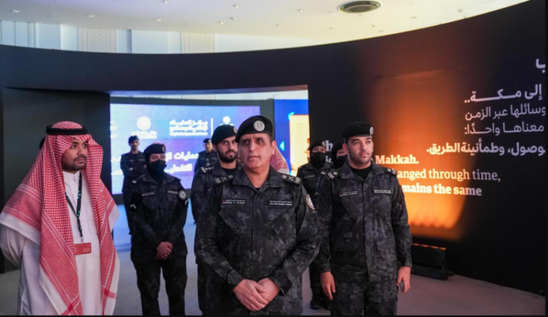 اللواء الفايز يزور المعرض المصاحب لأعمال ملتقى إعلام الحج 1447هـ