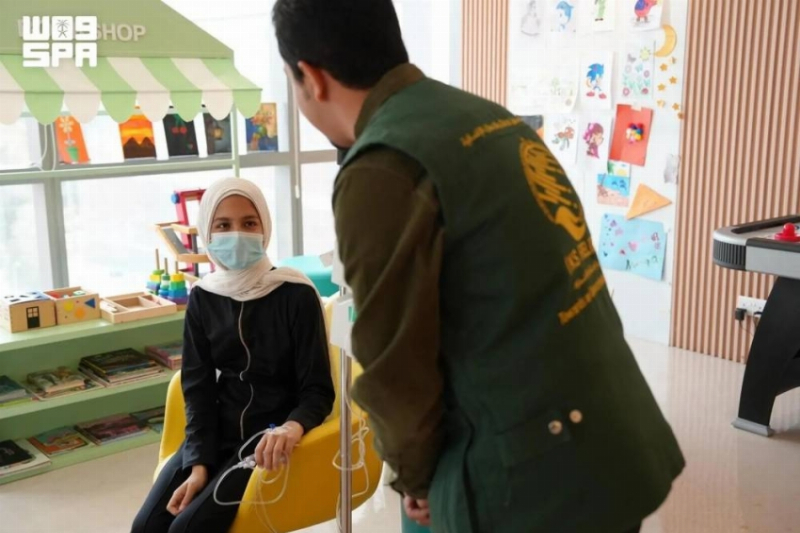 “سلمان للإغاثة” يواصل علاج مرضى السرطان من قطاع غزة في الأردن