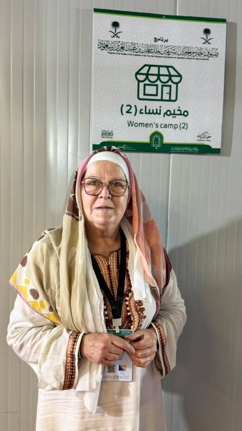 بالدموع والخشوع.. “سنادة” تحقق حلم الحج في عمر الـ66 بعد رحلة صبر طويلة مع الحروب والآلام