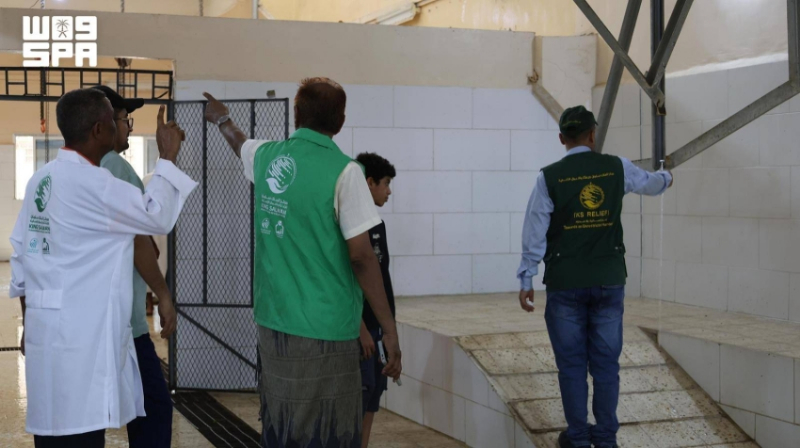 فريق مركز الملك سلمان للإغاثة يطّلع على جاهزية مشروع لحوم الأضاحي في عدن