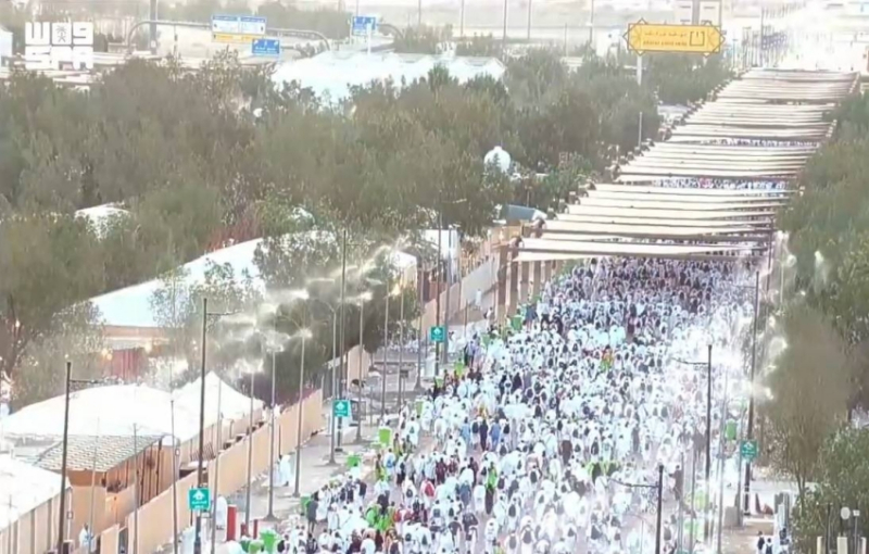 الحجاج ينفرون من عرفات إلى مزدلفة