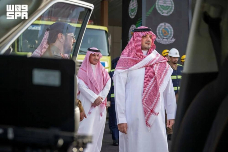 وزير الداخلية يتفقد وحدات الدفاع المدني في مشعر منى