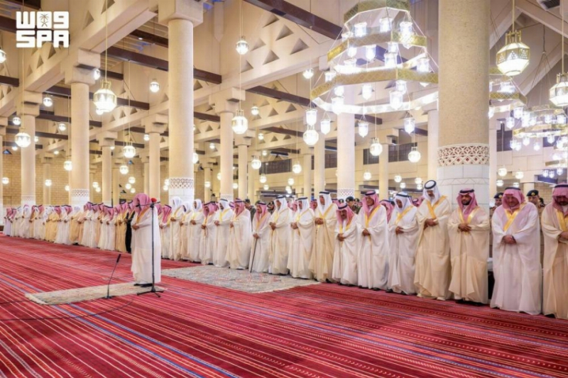أمير منطقة الرياض ونائبه يؤديان صلاة عيد الأضحى