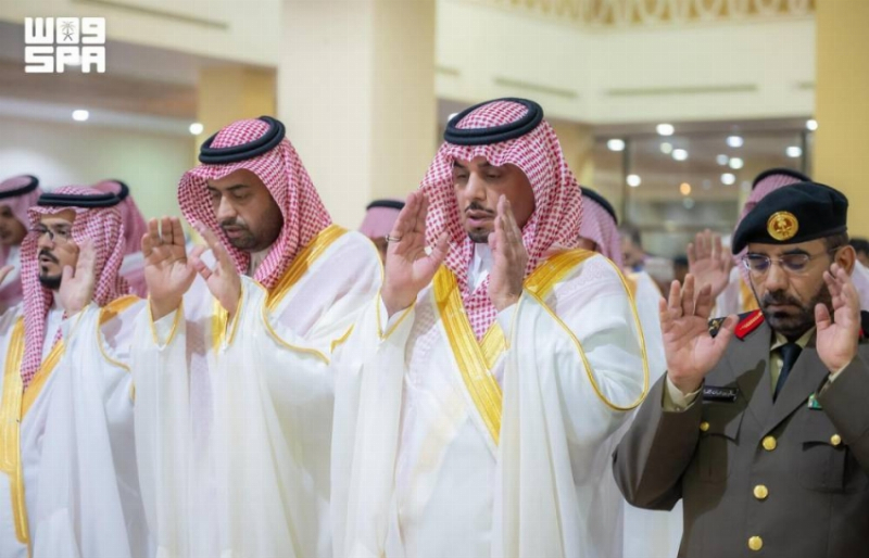 نائب أمير منطقة الباحة يؤدي صلاة عيد الأضحى