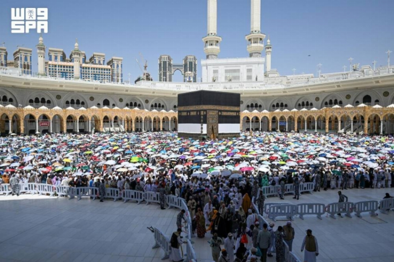 الحجاج المتعجلون يؤدون طواف الوداع بيسر وطمأنينة