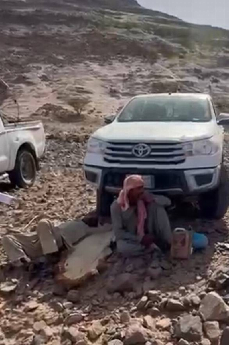 العثور على عاملين مفقودين في صحراء شمال وادي الدواسر