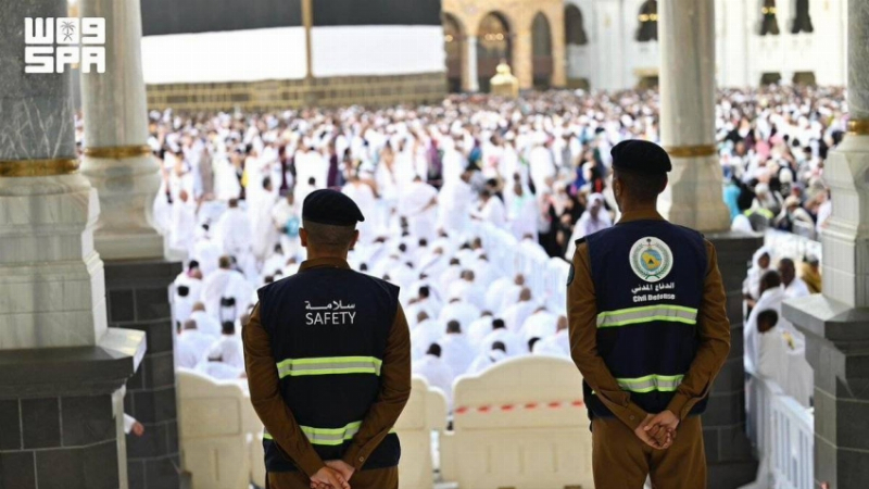 “الدفاع المدني” تواصل جهودها الميدانية في المسجد الحرام وساحاته
