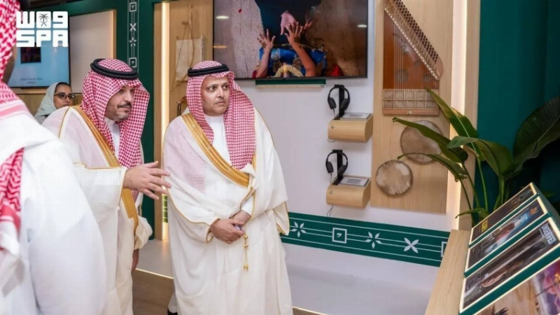 السفير الأحمدي يزور جناح المملكة بـ”كتاب كوالالمبور”