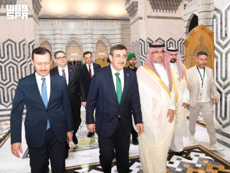 نائب الرئيس التركي يُغادر جدة