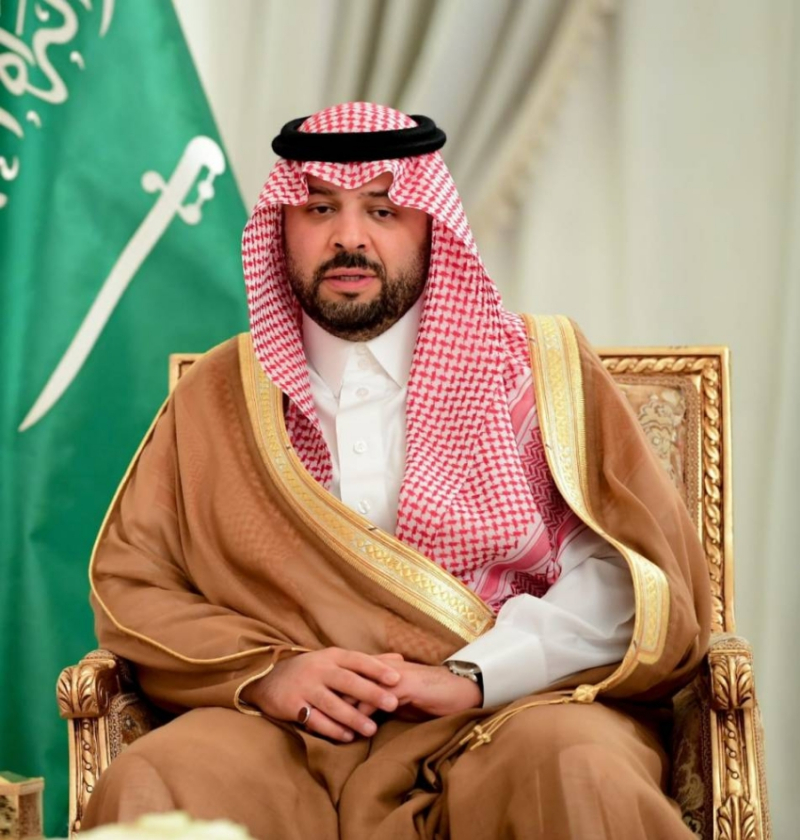 أمير الحدود الشمالية ونائبه يعزّيان سطم ابن عجل في وفاة والدته