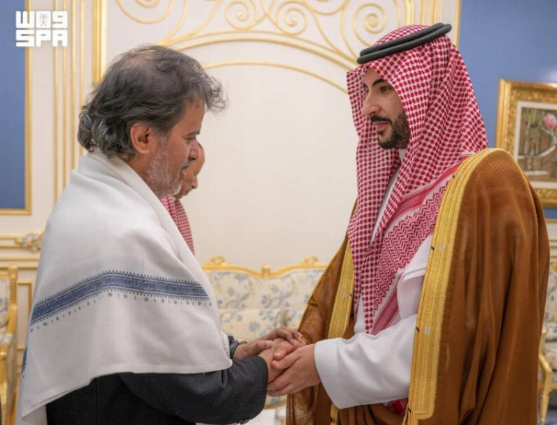 وزير الدفاع ينقل تعازي القيادة في وفاة الرئيس اليمني السابق عبدربه منصور هادي