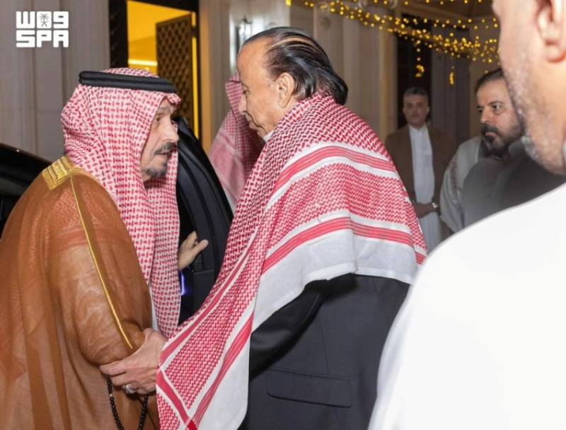 أمير الرياض ينقل تعازي القيادة في وفاة الرئيس اليمني السابق عبدربه منصور هادي