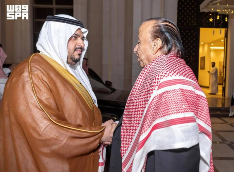 نائب أمير الرياض ينقل تعازي القيادة في وفاة الرئيس اليمني السابق عبدربه منصور هادي