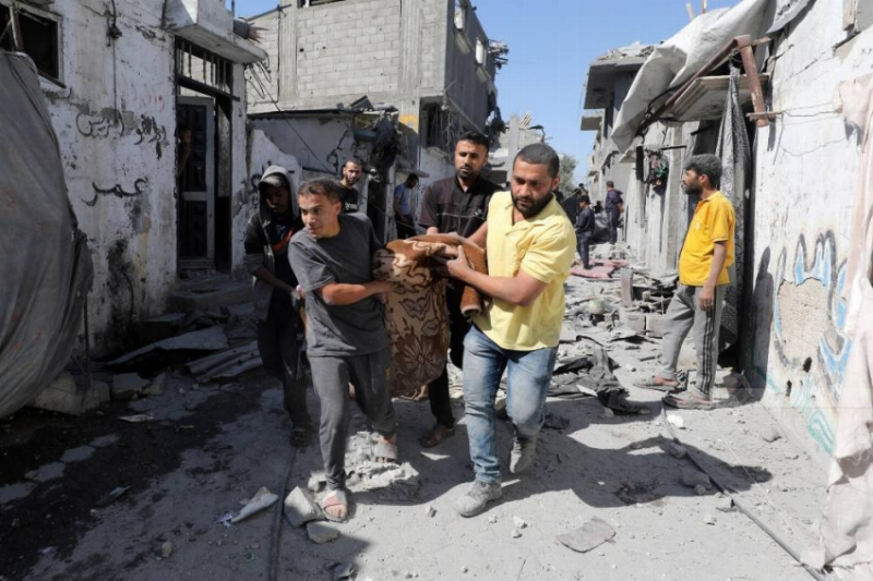 استشهاد فلسطيني في قصف الاحتلال على مخيم البريج بالقطاع