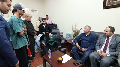 الخطيب يطمئن على الحالة الصحية للمشجع عبد الله عربي بعد تعرضه لحادث أثناء ذهابه لمباراة القمة