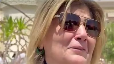 سيدة تنهار من البكاء في جنازة هاني شاكر: كان كل حاجة بالنسبالي